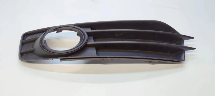 KRATKA ATRAPA ZDERZAKA AUDI A3 8P 8P0807681M