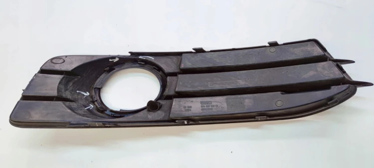 KRATKA ATRAPA ZDERZAKA AUDI A3 8P 8P0807681M