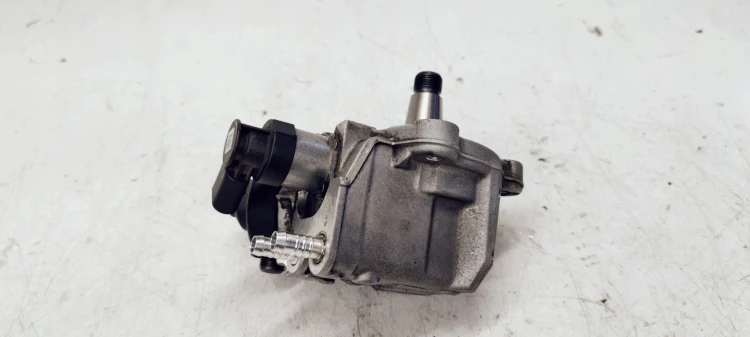 POMPA PALIWA CR AUDI A4 A5 A6 2.0 TDI 03L130755AC