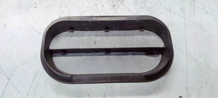 KRATKA POWIETRZA TYŁ AUDI A1 8X A4 B9 6R0819465A