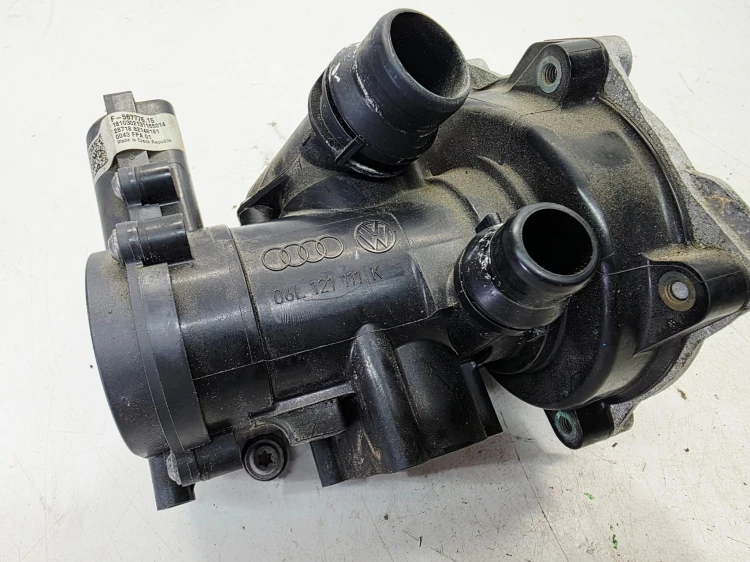 POMPA WODY ZAWÓR + TERMOSTAT AUDI A4 B9 A5 Q5 FY 2.0 TFSI 06L121111K