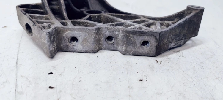 ŁAPA UCHWYT SILNIKA AUDI VW SEAT SKODA 03L199207