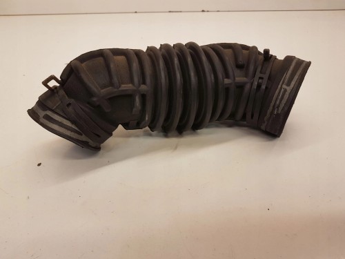 RURA WĄŻ POWIETRZA AUDI A4 B7 2,0 TFSI 8E0133356D