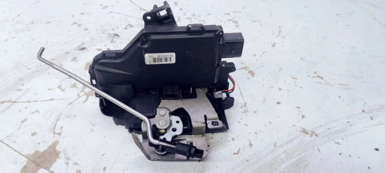 ZAMEK DRZWI PRAWY PRZÓD AUDI A4 A6 4B1837016C