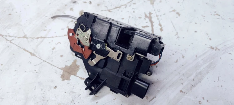 ZAMEK DRZWI PRAWY PRZÓD AUDI A4 A6 4B1837016C