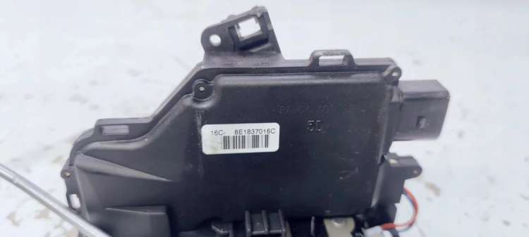 ZAMEK DRZWI PRAWY PRZÓD AUDI A4 A6 4B1837016C