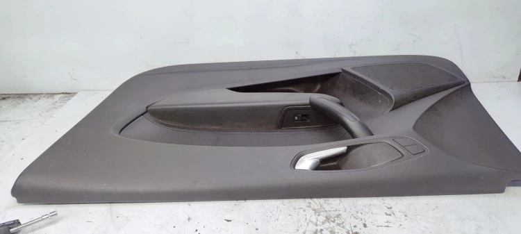 BOCZEK DRZWI PRAWY PRZÓD AUDI A1 3DRZWI 8X1867106A *3*