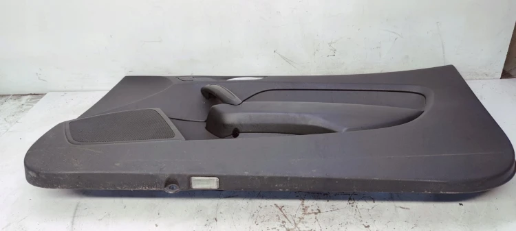 BOCZEK DRZWI PRAWY PRZÓD AUDI A1 3DRZWI 8X1867106A *3*