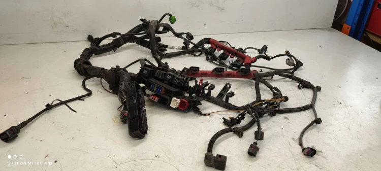 WIĄZKA SILNIKA AUDI A4 B8 A5 8T 3.2 8K1971072GJ