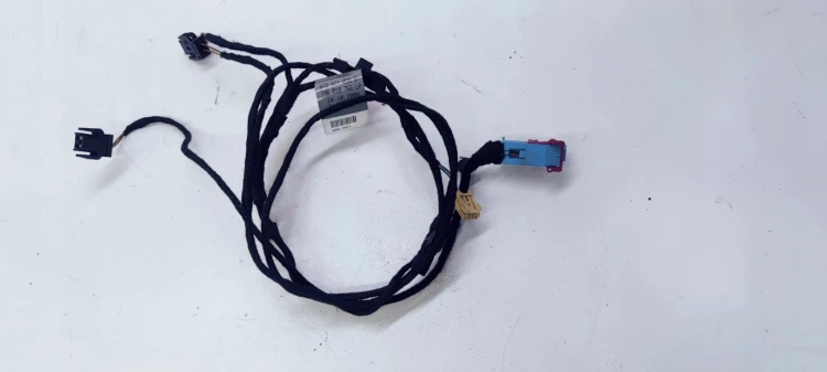 WIĄZKA BOCZKA DRZWI PRAWA AUDI A5 8T0971036B