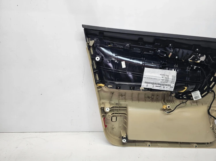 BOCZEK DRZWI PRAWY PRZÓD AUDI A3 8P 8P4867106 KREMOWY