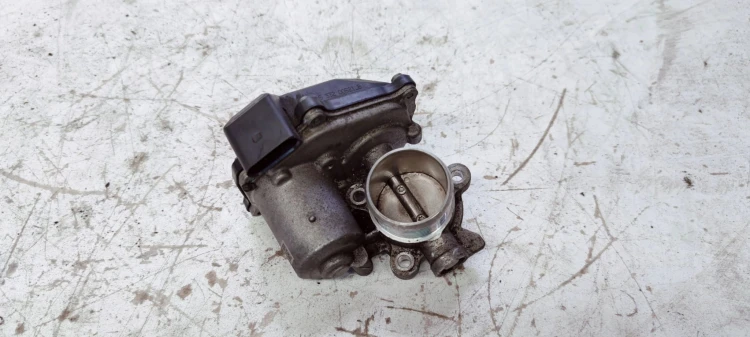 PRZEPUSTNICA AUDI A4 B9 A5 8F 2.0 TDI 04L131501B