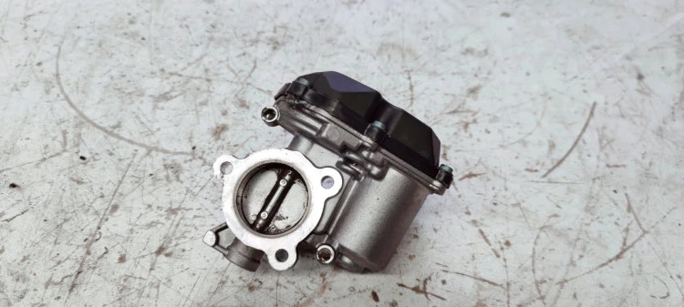 PRZEPUSTNICA AUDI A4 B9 A5 8F 2.0 TDI 04L131501B