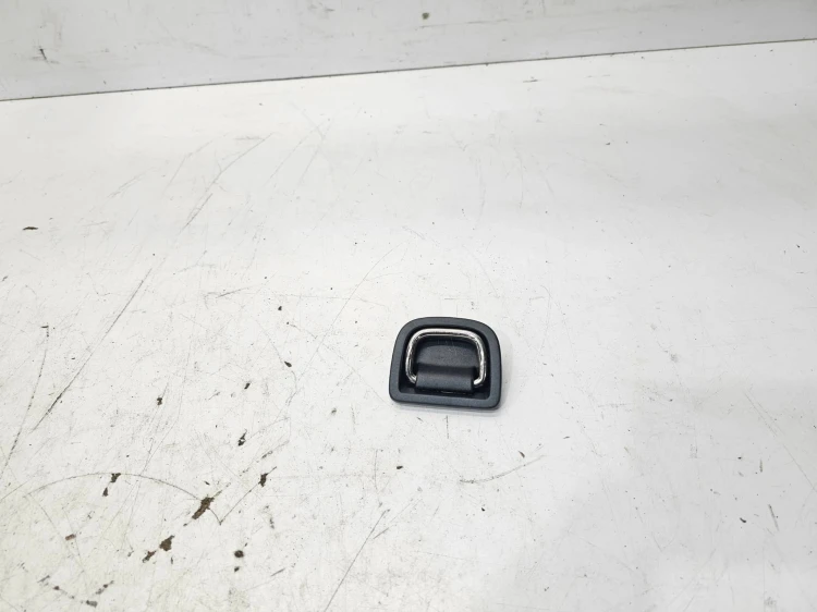 UCHWYT BAGAŻNIKA ZACZEP AUDI A3 8Y 8V 8V0863503F