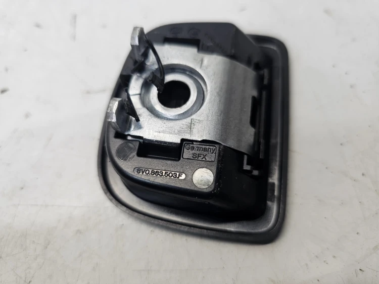 UCHWYT BAGAŻNIKA ZACZEP AUDI A3 8Y 8V 8V0863503F