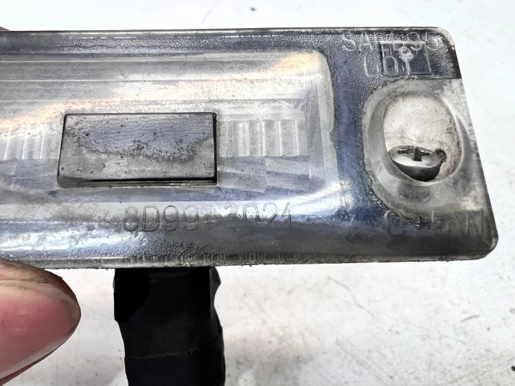 LAMPKA OŚWIETLENIA TABLICY AUDI A3 8L 8D9943021