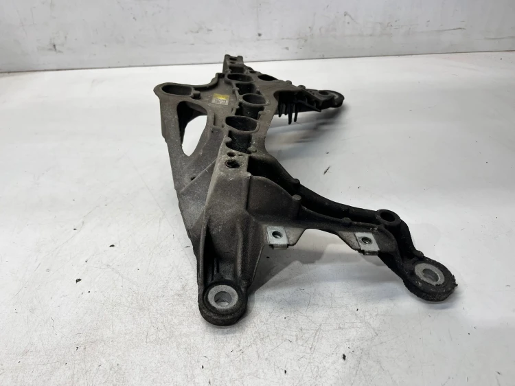 ŁAPA PODPORA SKRZYNI BIEGÓW AUDI A4 B9 A5 8W0399262AD
