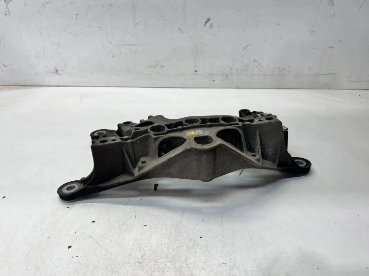 ŁAPA PODPORA SKRZYNI BIEGÓW AUDI A4 B9 A5 8W0399262AD