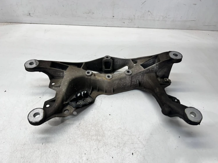 ŁAPA PODPORA SKRZYNI BIEGÓW AUDI A4 B9 A5 8W0399262AD