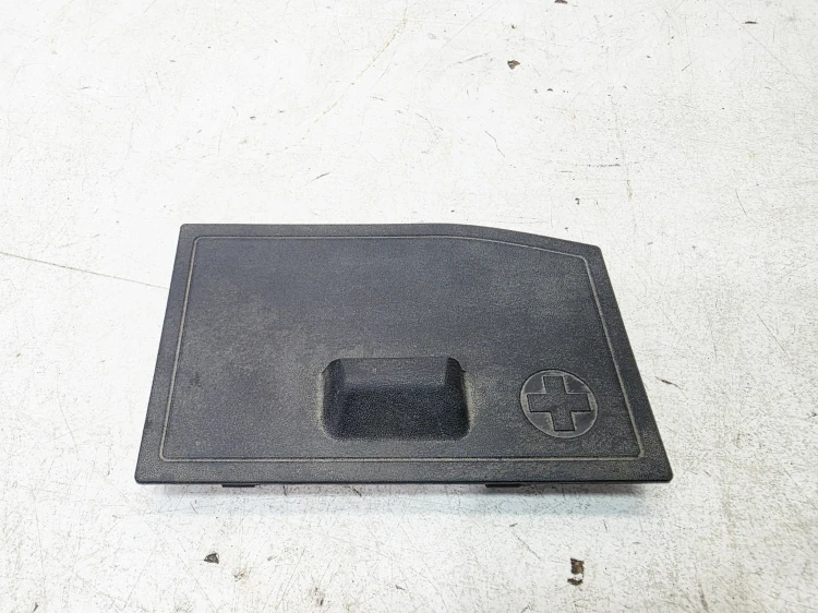 ZAŚLEPKA OSŁONA KLEMY PLUSOWEJ + AUDI A4 B8 A5 8T 8K1819424
