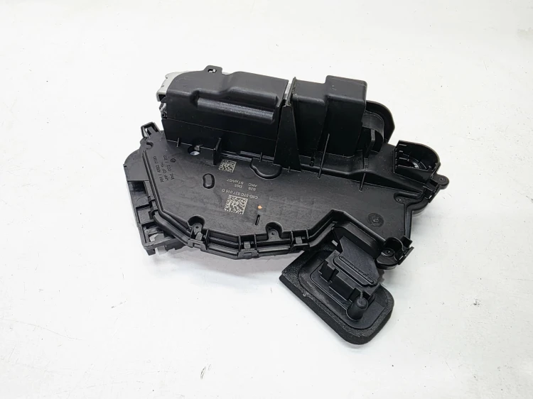 ZAMEK DRZWI PRAWY PRZÓD AUDI A3 8Y VOLKSWAGEN SEAT SKODA 5TC837016D