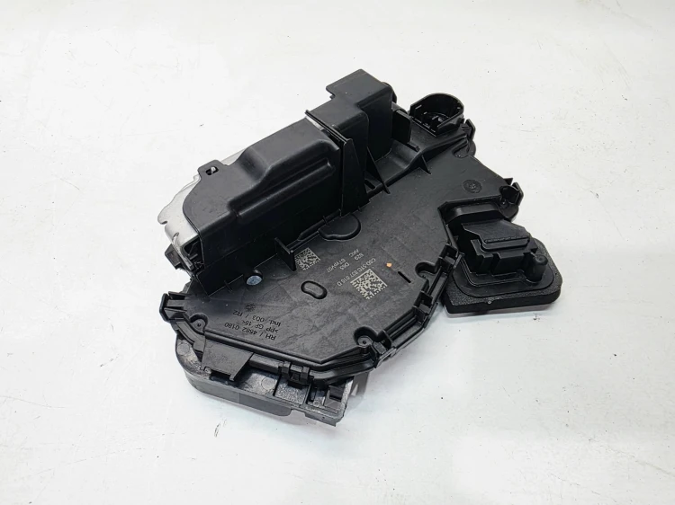 ZAMEK DRZWI PRAWY PRZÓD AUDI A3 8Y VOLKSWAGEN SEAT SKODA 5TC837016D