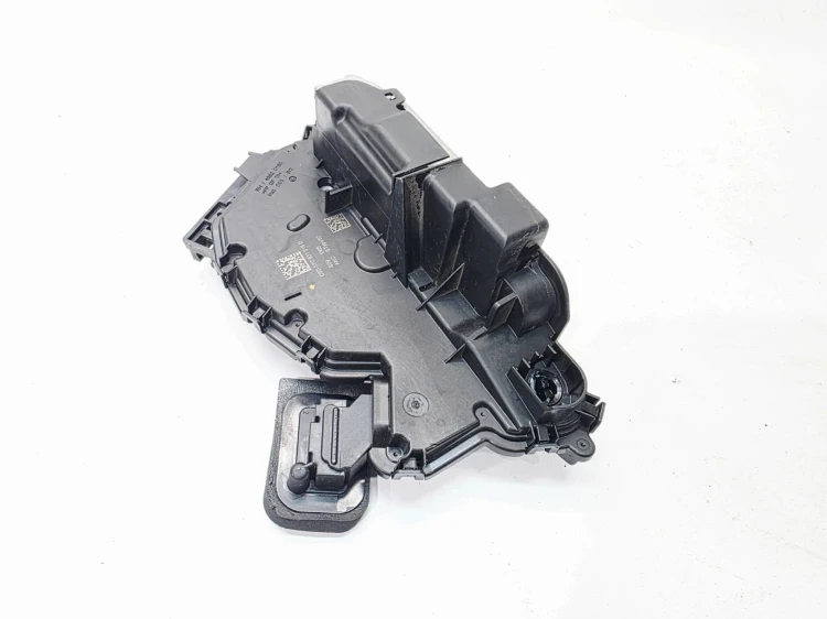 ZAMEK DRZWI PRAWY PRZÓD AUDI A3 8Y VOLKSWAGEN SEAT SKODA 5TC837016D