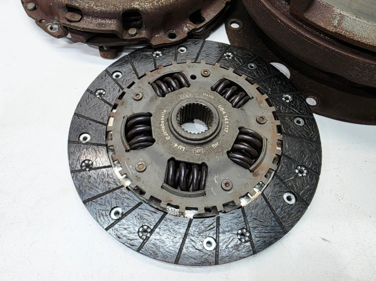 KOŁO DWUMASOWE SPRZĘGŁO AUDI A4 B8 A5 Q5 3.0 TDI 0B4105266H 7/26