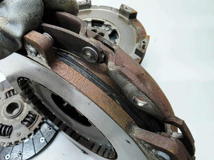 KOŁO DWUMASOWE SPRZĘGŁO AUDI A4 B8 A5 Q5 3.0 TDI 0B4105266H 7/26