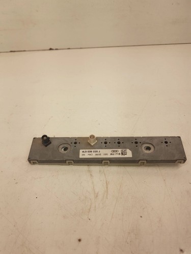 WZMACNIACZ ANTENOWY AUDI Q7 4L0035225J