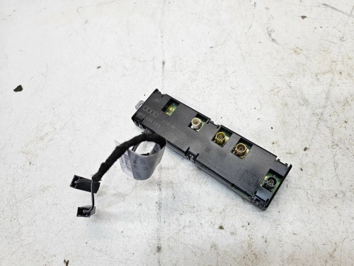 ANTENA WZMACNIACZ ANTENOWY AUDI A5 8T CABRIO 8F0035225