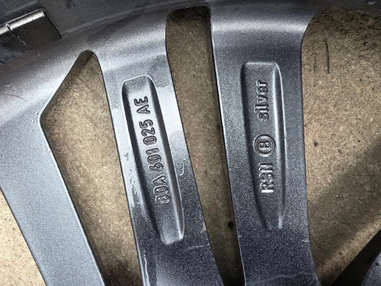 FELGA ALUMINIOWA AUDI Q5 80A FY VW SEAT 8.0J R20 ET39 80A601025AE / F S3/26