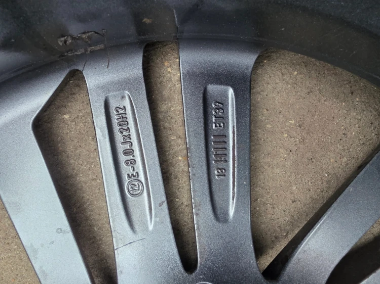 FELGA ALUMINIOWA AUDI Q5 80A FY VW SEAT 8.0J R20 ET39 80A601025AE / F S3/26