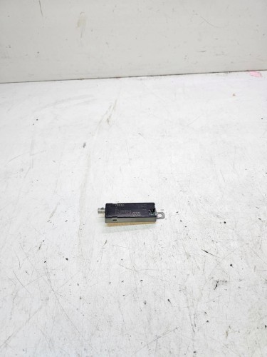 WZMACNIACZ ANTENOWY AUDI A3 A4 A6 4F9035225R