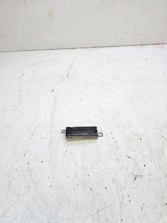 WZMACNIACZ ANTENOWY AUDI A3 A4 A6 4F9035225R