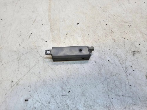 WZMACNIACZ ANTENOWY AUDI A3 A4 A6 4F9035225R