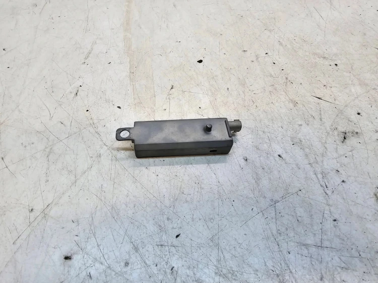 WZMACNIACZ ANTENOWY AUDI A3 A4 A6 4F9035225R