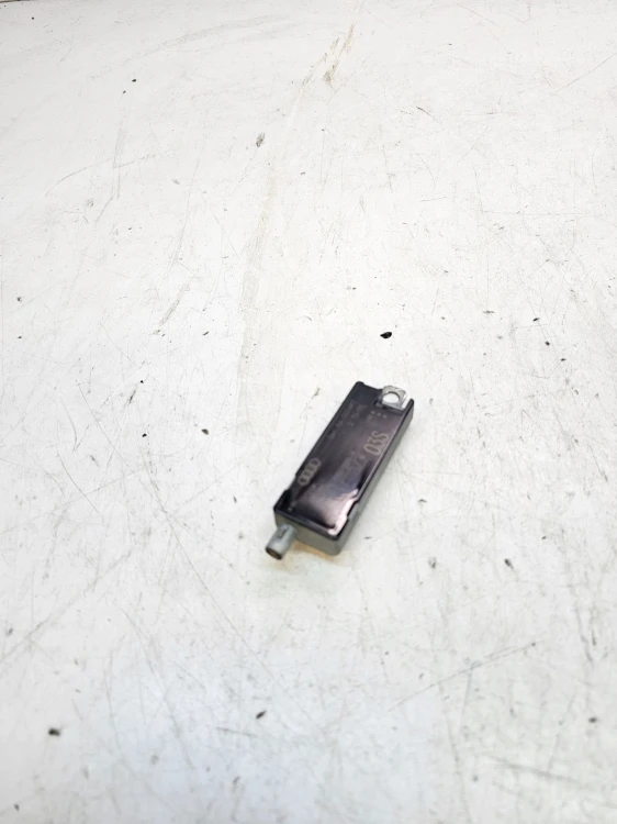 WZMACNIACZ ANTENOWY AUDI A3 A4 A6 4F9035225R
