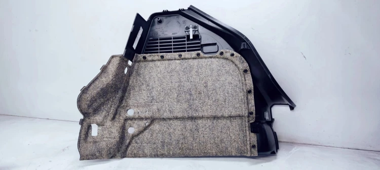 BOCZEK BAGAŻNIKA LEWY AUDI A1 8X4867761A