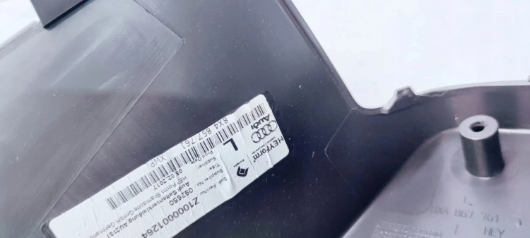 BOCZEK BAGAŻNIKA LEWY AUDI A1 8X4867761A