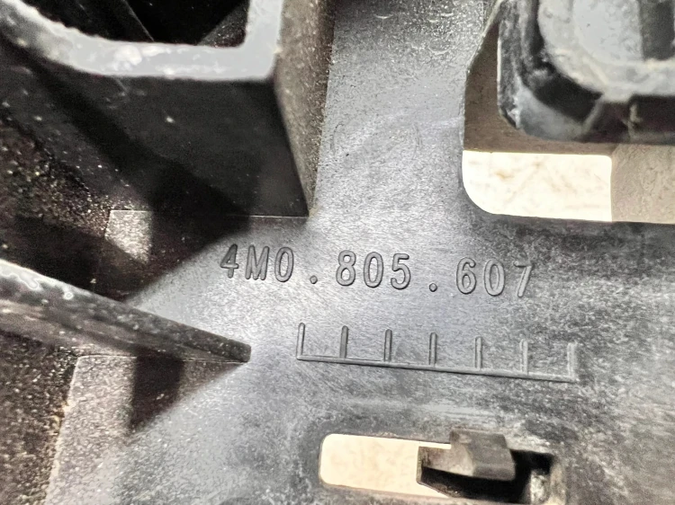 ŚLIZG UCHWYT MOCOWANIE REFLEKTORA LEWY AUDI Q7 4M 4M0805607