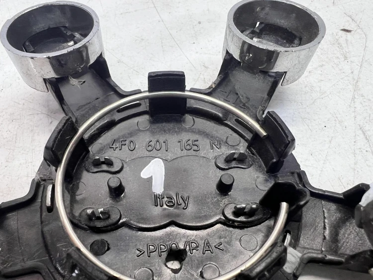 KOŁPAK DEKIELEK AUDI A3 A4 A5 A6 A7 Q3 4F0601165N CZARNE *1*