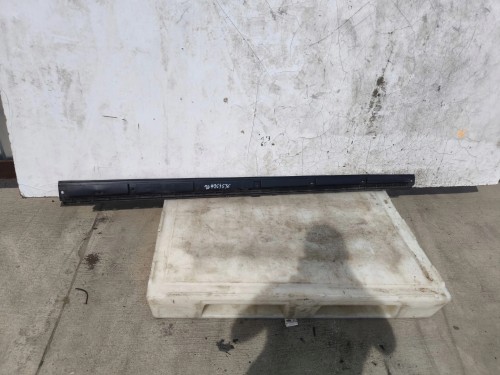 LISTWA PROGOWA MOCOWANIE LISTWY S LINE A3 8V CABRIO PRAWA 8V7854536