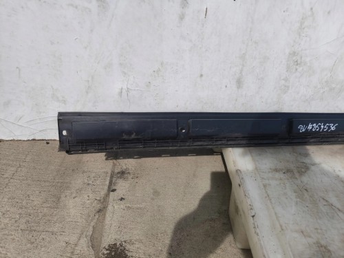 LISTWA PROGOWA MOCOWANIE LISTWY S LINE A3 8V CABRIO PRAWA 8V7854536