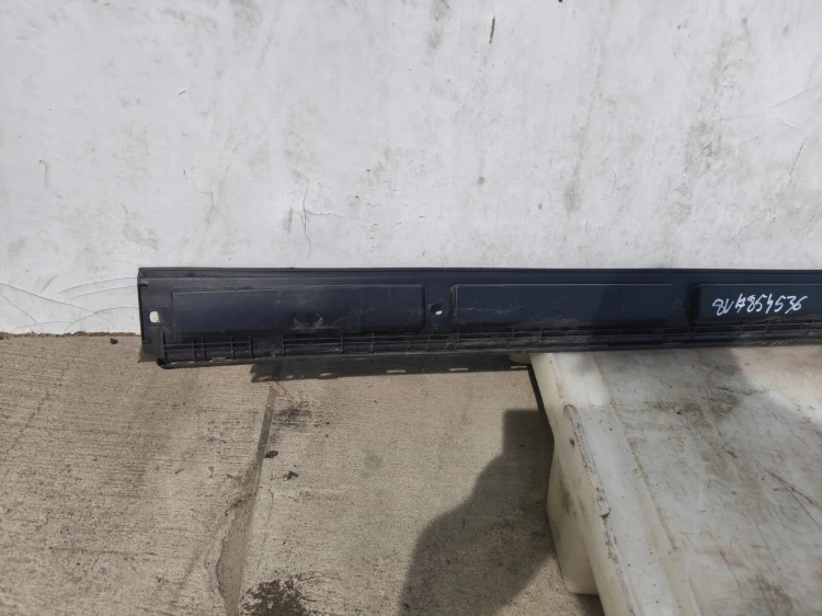LISTWA PROGOWA MOCOWANIE LISTWY S LINE A3 8V CABRIO PRAWA 8V7854536