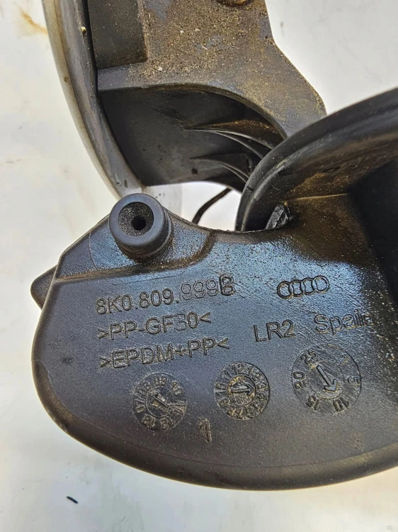 KLAPKA WLEWU PALIWA AUDI A4 B8 8K0809999B LX7W