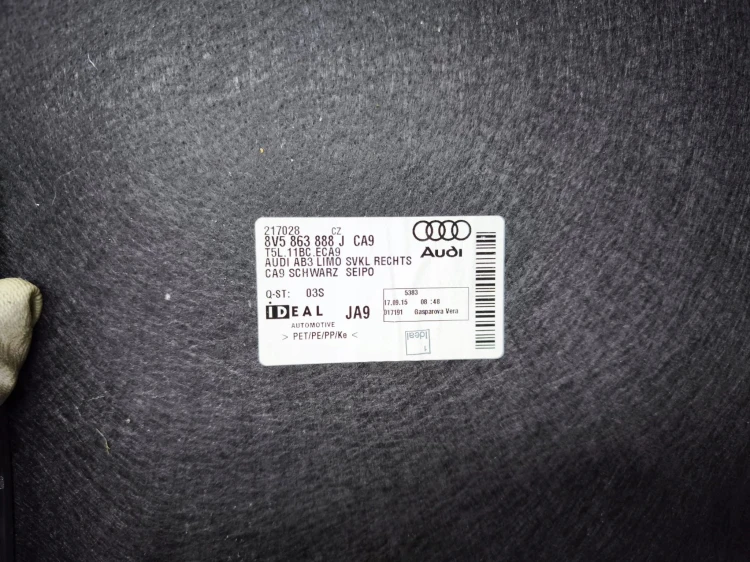 BOCZEK TAPICERKA BAGAŻNIKA PRAWY TYŁ AUDI A3 8V SEDAN 8V5863888J CA9
