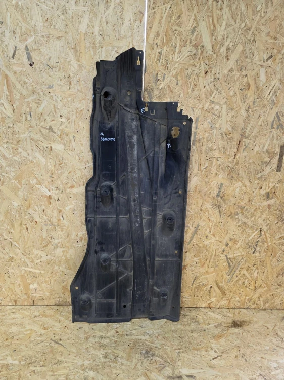 OSŁONA PŁYTA PODWOZIA PRAWA AUDI A3 8V VOLKSWAGEN 5Q0825202 ORYGINAŁ *14*