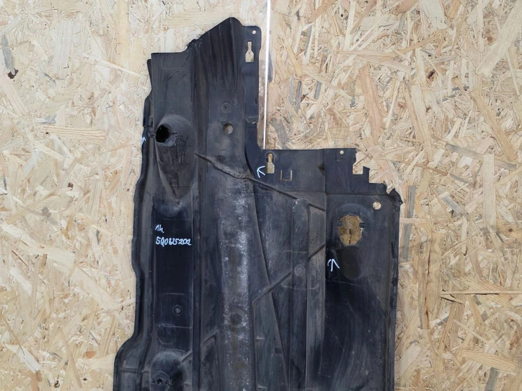 OSŁONA PŁYTA PODWOZIA PRAWA AUDI A3 8V VOLKSWAGEN 5Q0825202 ORYGINAŁ *14*