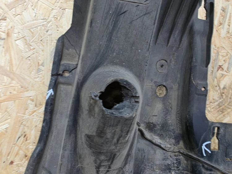 OSŁONA PŁYTA PODWOZIA PRAWA AUDI A3 8V VOLKSWAGEN 5Q0825202 ORYGINAŁ *14*